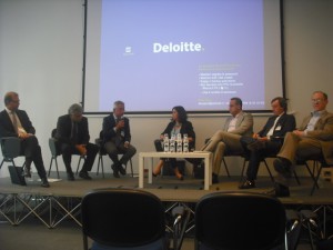 From the left: Claudio Lamperti, vice president and head of the consumer electronics group of Anitec; Yves Di Benedetto, managing director Dps Group; Mario Franzino, managing director Bsh Elettrodomestici and adviser Ceced Italia; Paola Gallas, owner of Paola Gallas Networking and moderator of the conference; Roberto Omati, general manager Expert Italy; Marco Castoldi,  chairman of the Castoldi board (Euronics); Graziano Girotti, director of Bianco e Bruno magazine