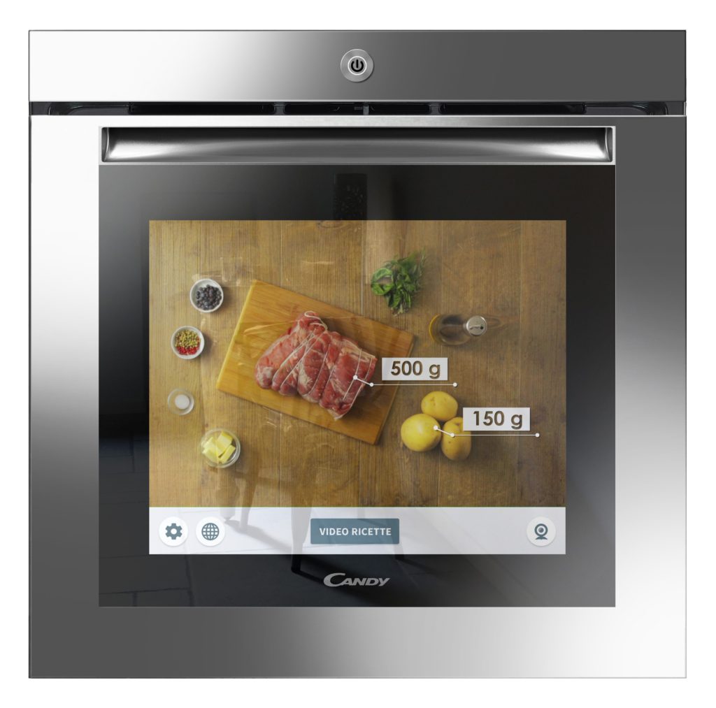 The oven door becomes a screen on which it is possible even to see video-recipes (courtesy of Candy) 